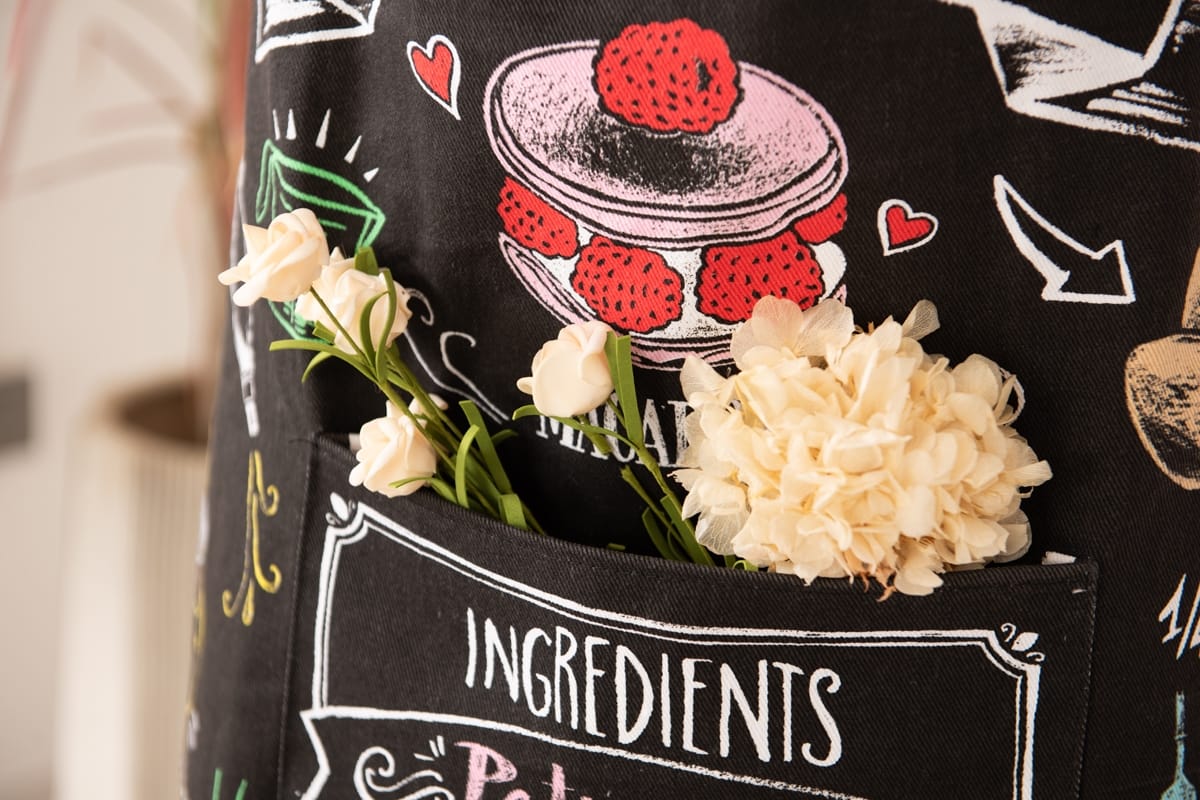Paris Macaron Apron Black